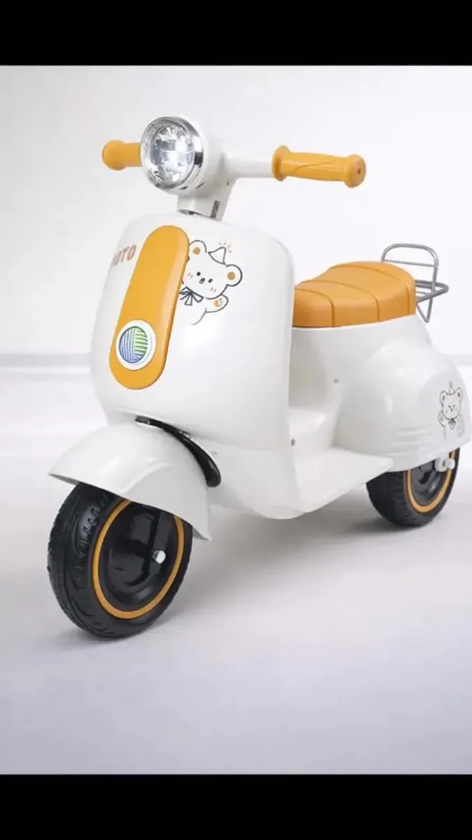 Triciclo Elétrico Infantil Scooter Motinho de Passeio 6v Lambreta Com Musicas Branco — foto 4 de 7