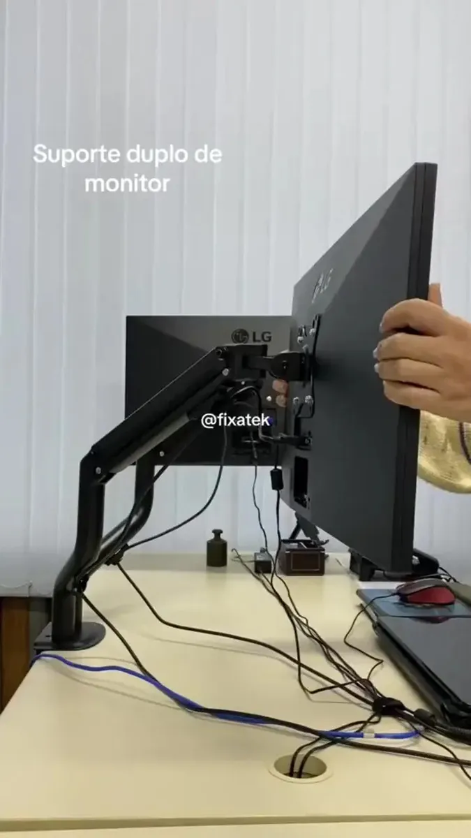 Suporte Articulado com Pistão a Gás Para Dois Monitores Zinnia Nimbo 210 Preto 13 a 32 Pol com Braços Articulados e Design Discreto — foto 4 de 7